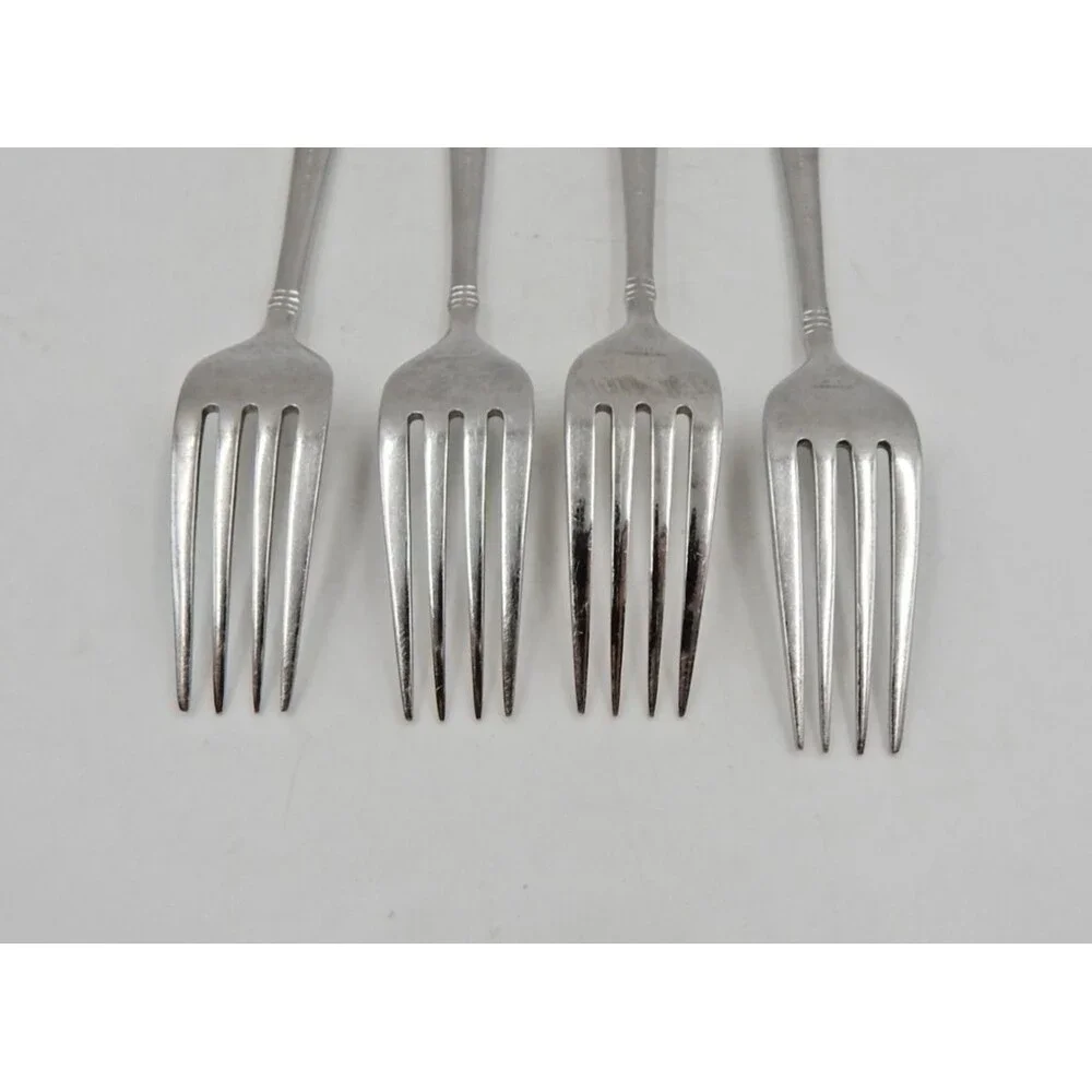 Oneida ASTRAGAL Heirloom 18/10 Stainless Dinner Fork 7 1/2